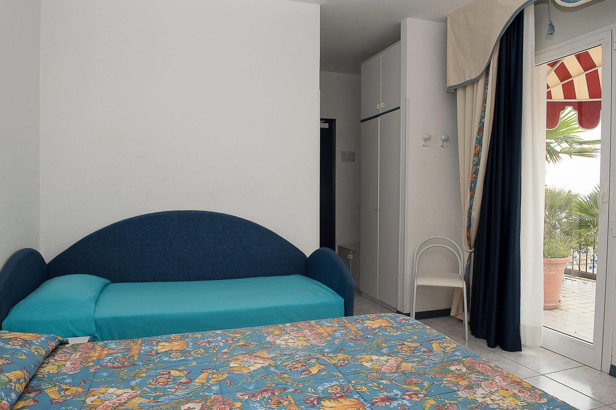 Hotel Manila ليدو دي يسولو المظهر الخارجي الصورة