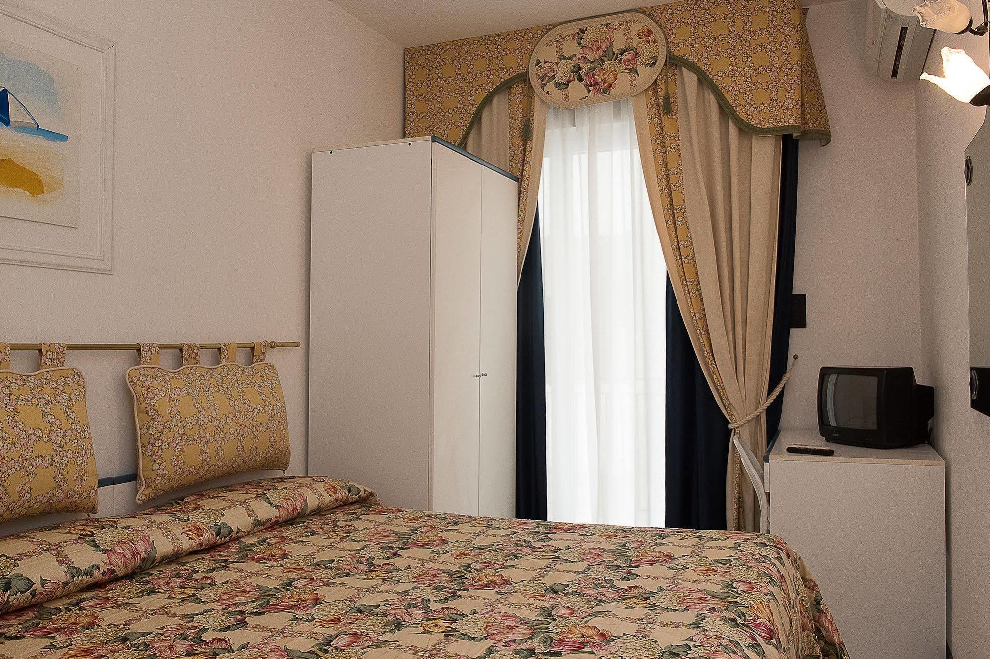 Hotel Manila ليدو دي يسولو المظهر الخارجي الصورة